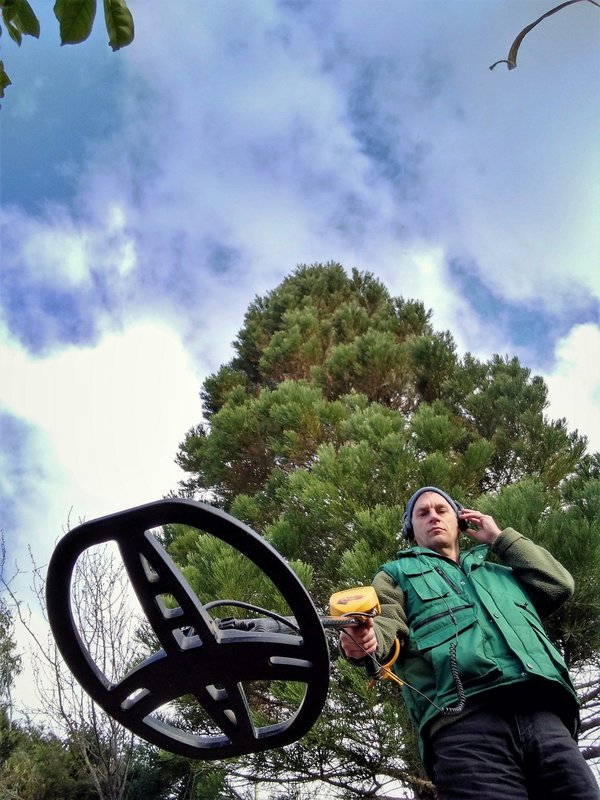 Détecteur de métaux : outil essentiel pour vos chantiers