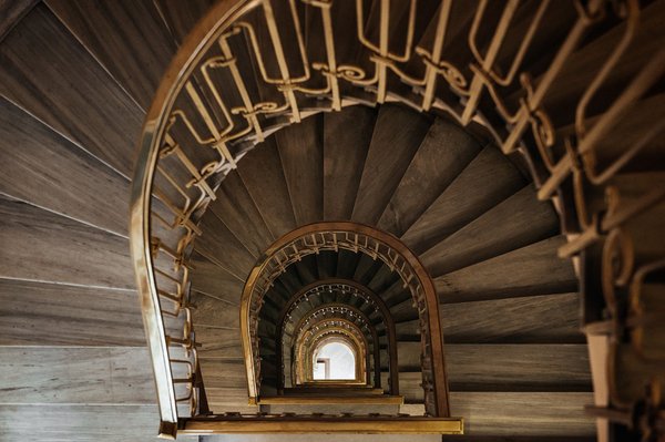 Transformez votre espace avec un escalier quart tournant sur mesure